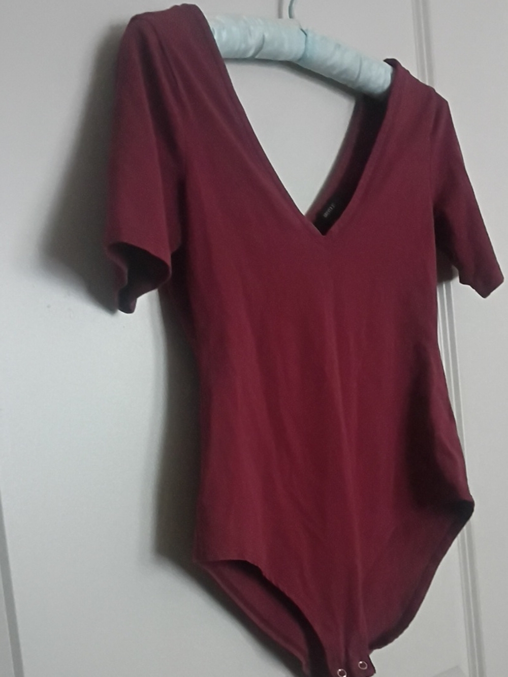 Forever 21 Short Sleeve V-Neck Bodysuit - Burgundy